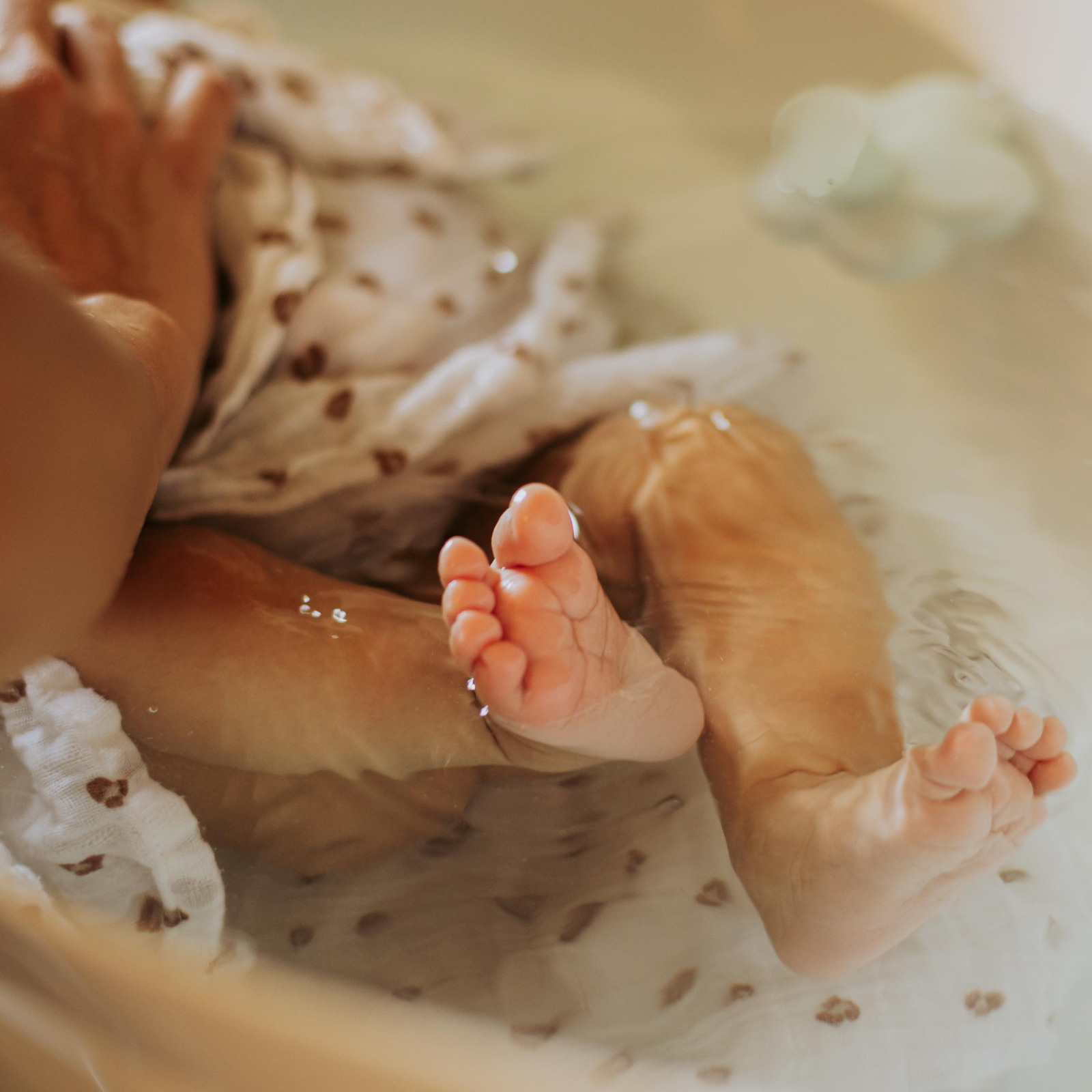 Bain enveloppé bébé